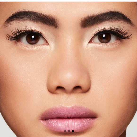 ⭐️ MAC Bundle - Eyelashes and Lipstick. NWT - Picture 5 of 7